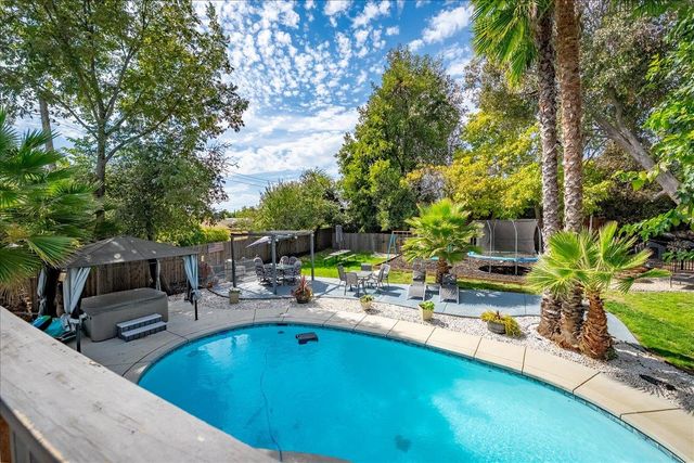 4243 Glenridge Dr, Carmichael, CA 95608