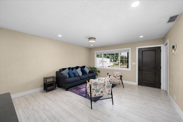 4243 Glenridge Dr, Carmichael, CA 95608