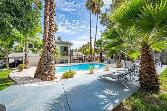 4243 Glenridge Dr, Carmichael, CA 95608