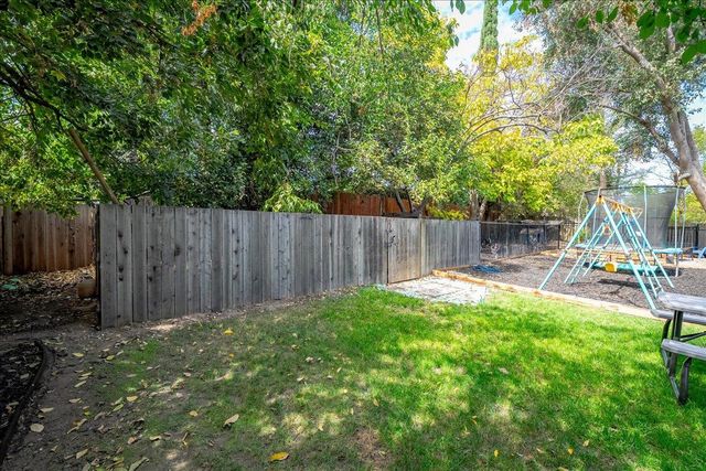 4243 Glenridge Dr, Carmichael, CA 95608