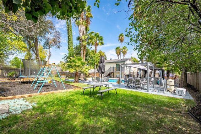 4243 Glenridge Dr, Carmichael, CA 95608