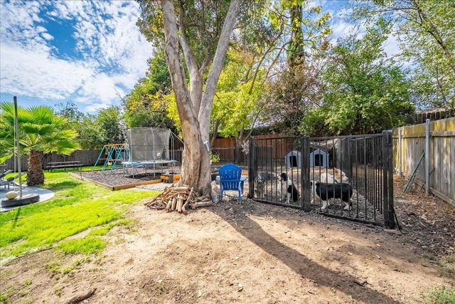 4243 Glenridge Dr, Carmichael, CA 95608