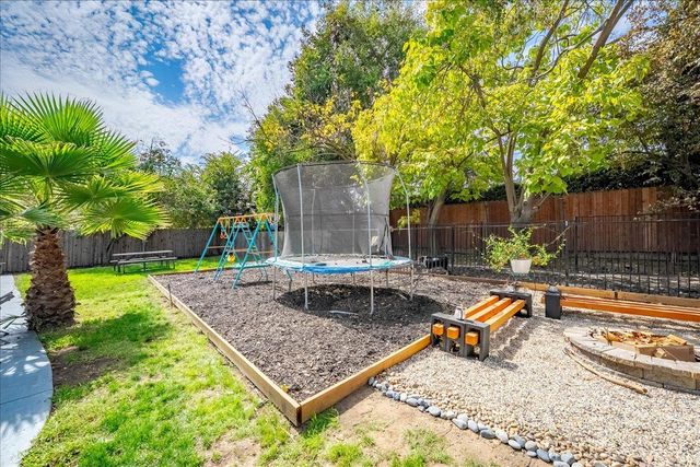 4243 Glenridge Dr, Carmichael, CA 95608