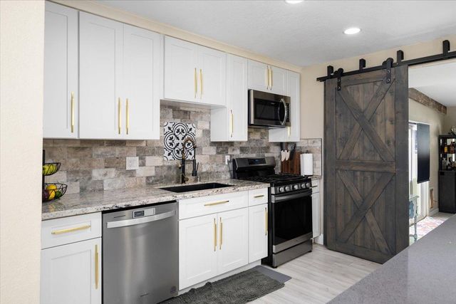 4243 Glenridge Dr, Carmichael, CA 95608