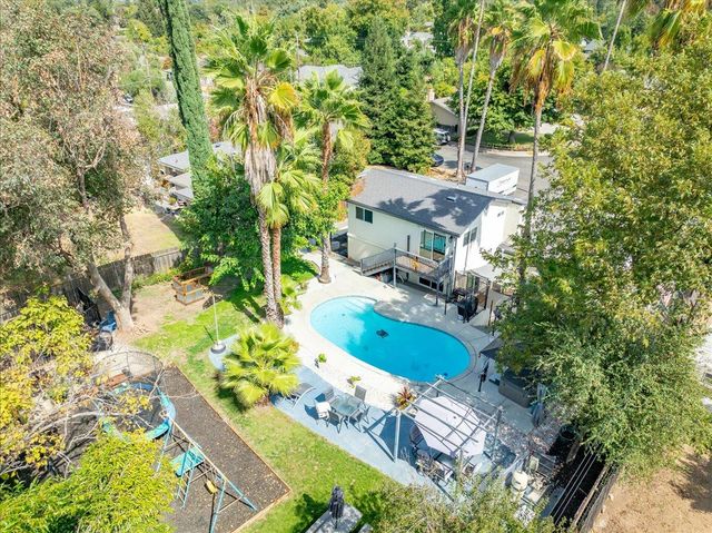 4243 Glenridge Dr, Carmichael, CA 95608