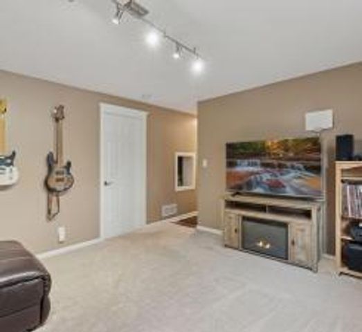 1025 105th Avenue NW, Coon Rapids, MN 55433