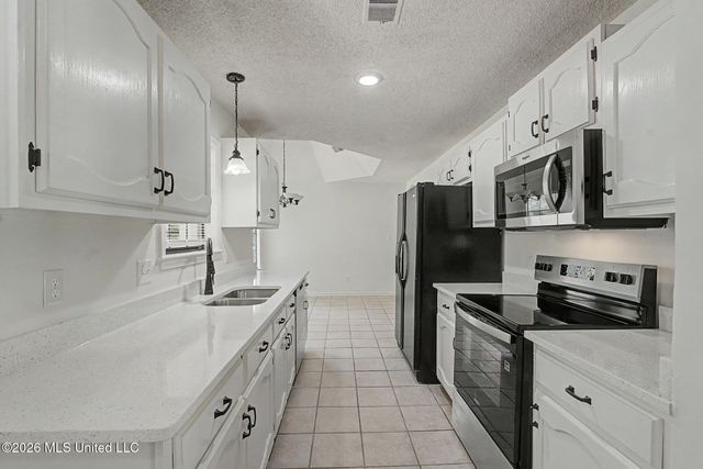 7140 Amberwood Drive, Olive Branch, MS 38654