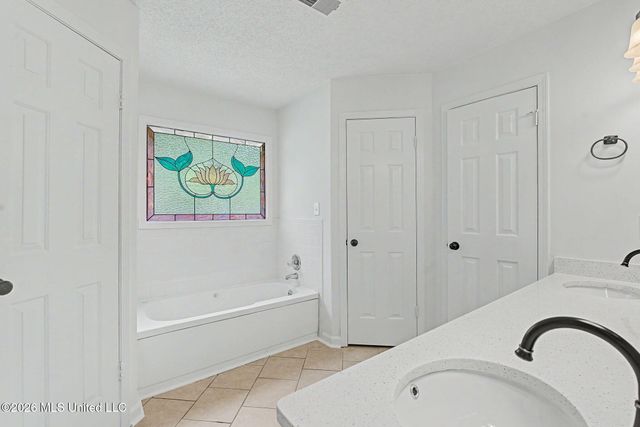 7140 Amberwood Drive, Olive Branch, MS 38654