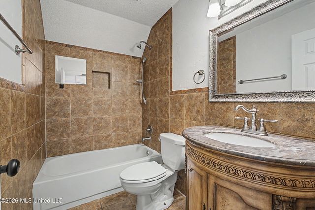7140 Amberwood Drive, Olive Branch, MS 38654