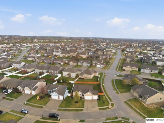 17204 Samantha Road, Gretna, NE 68028