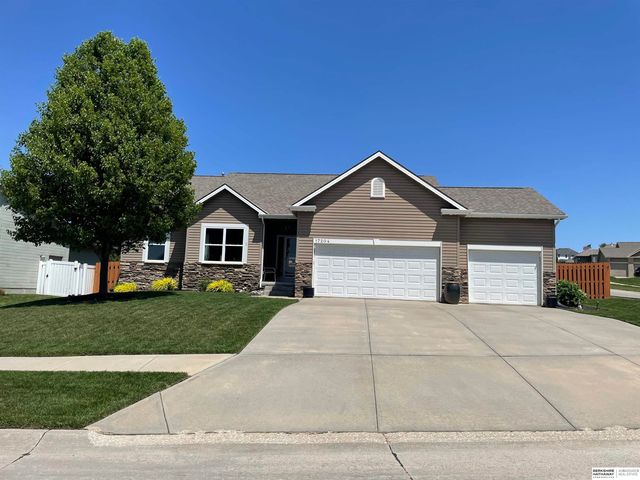 17204 Samantha Road, Gretna, NE 68028