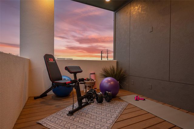 915 Thompson Street, Houston, TX 77007