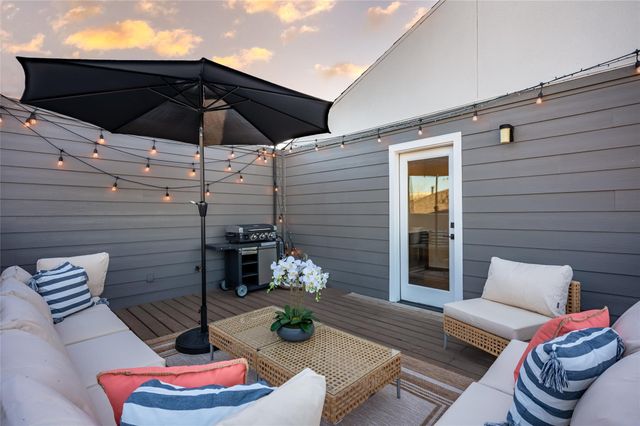 915 Thompson Street, Houston, TX 77007