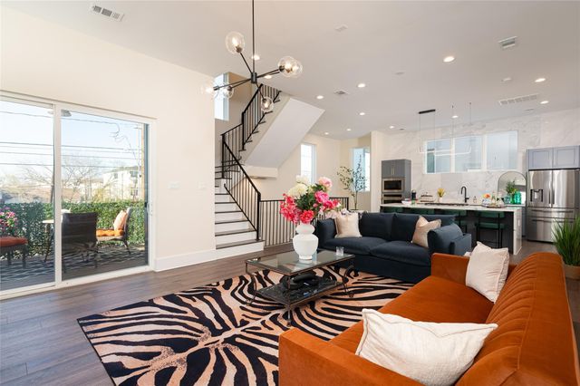 915 Thompson Street, Houston, TX 77007