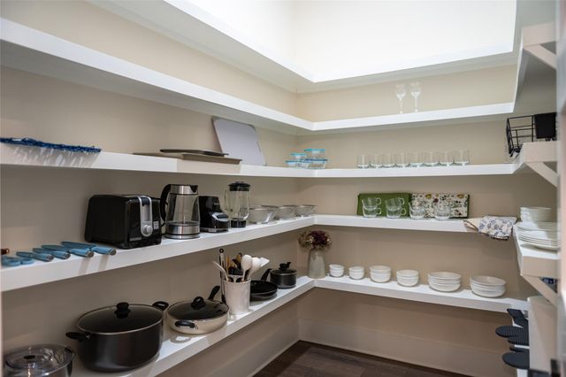 915 Thompson Street, Houston, TX 77007