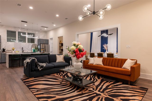 915 Thompson Street, Houston, TX 77007