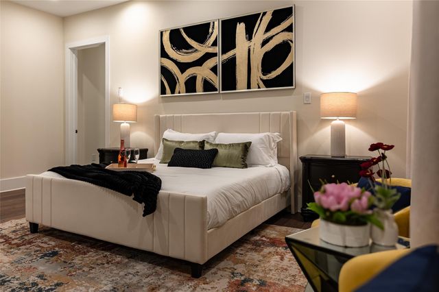 915 Thompson Street, Houston, TX 77007