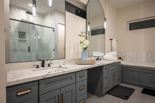 915 Thompson Street, Houston, TX 77007