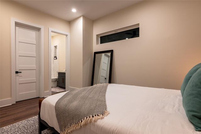 915 Thompson Street, Houston, TX 77007