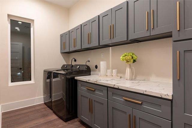 915 Thompson Street, Houston, TX 77007