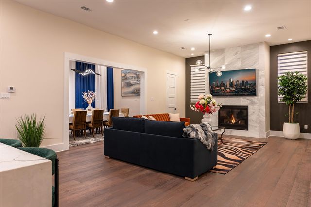 915 Thompson Street, Houston, TX 77007