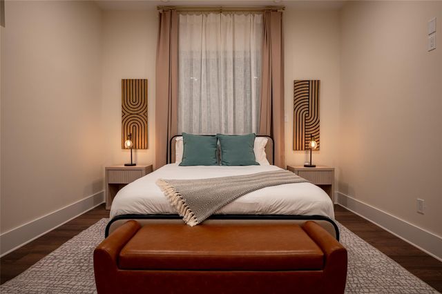 915 Thompson Street, Houston, TX 77007