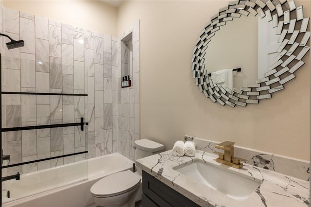 915 Thompson Street, Houston, TX 77007