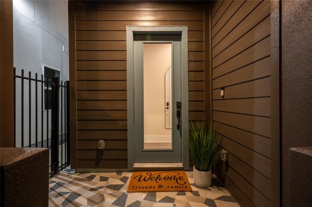 915 Thompson Street, Houston, TX 77007