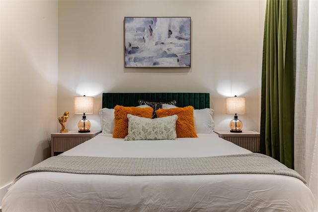 915 Thompson Street, Houston, TX 77007