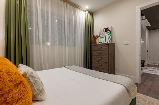 915 Thompson Street, Houston, TX 77007