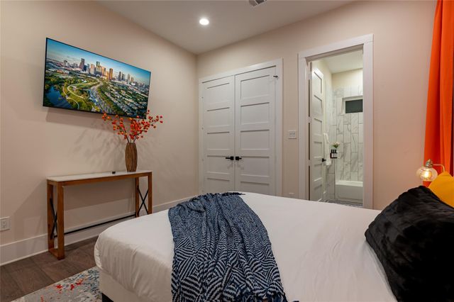 915 Thompson Street, Houston, TX 77007