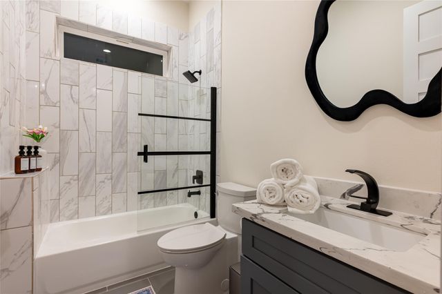 915 Thompson Street, Houston, TX 77007