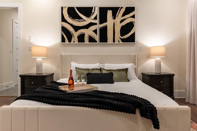 915 Thompson Street, Houston, TX 77007