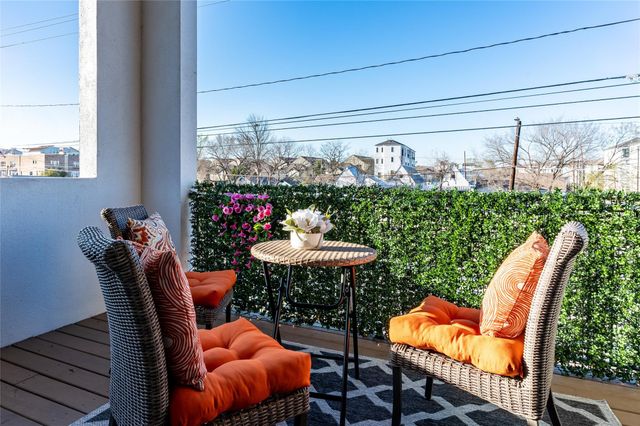 915 Thompson Street, Houston, TX 77007