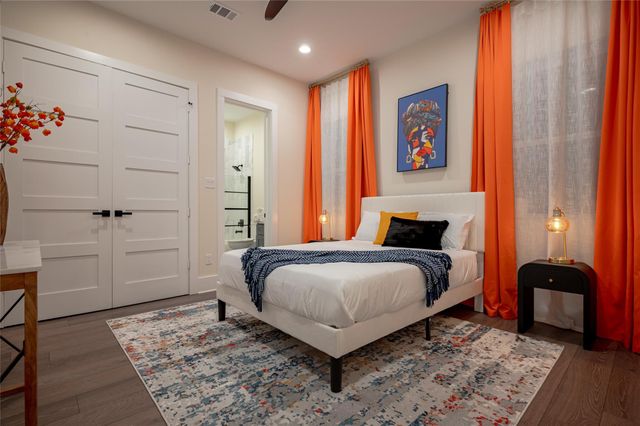 915 Thompson Street, Houston, TX 77007