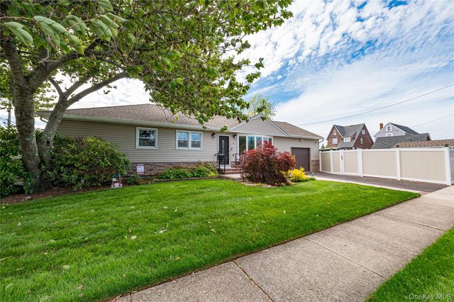 19 Buchanan Avenue, Amity Harbor, NY 11701