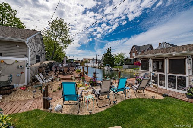 19 Buchanan Avenue, Amity Harbor, NY 11701