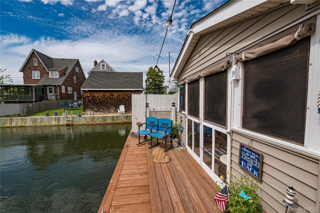 19 Buchanan Avenue, Amity Harbor, NY 11701