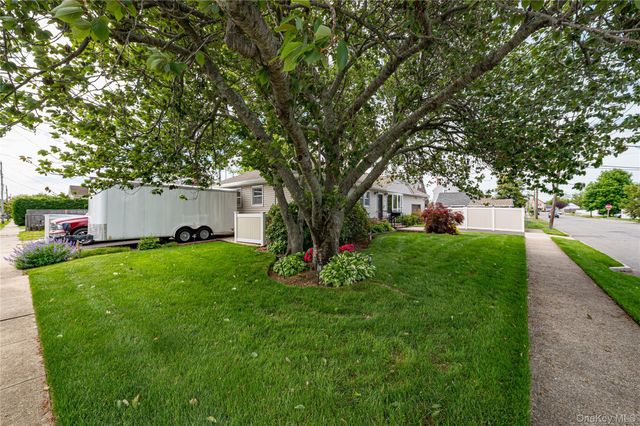 19 Buchanan Avenue, Amity Harbor, NY 11701