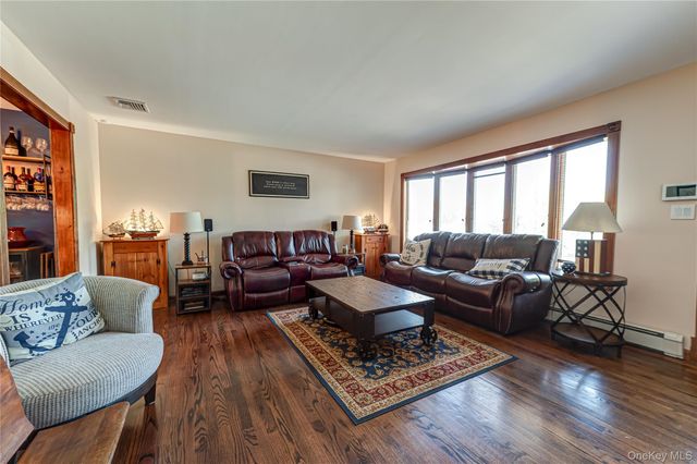 19 Buchanan Avenue, Amity Harbor, NY 11701