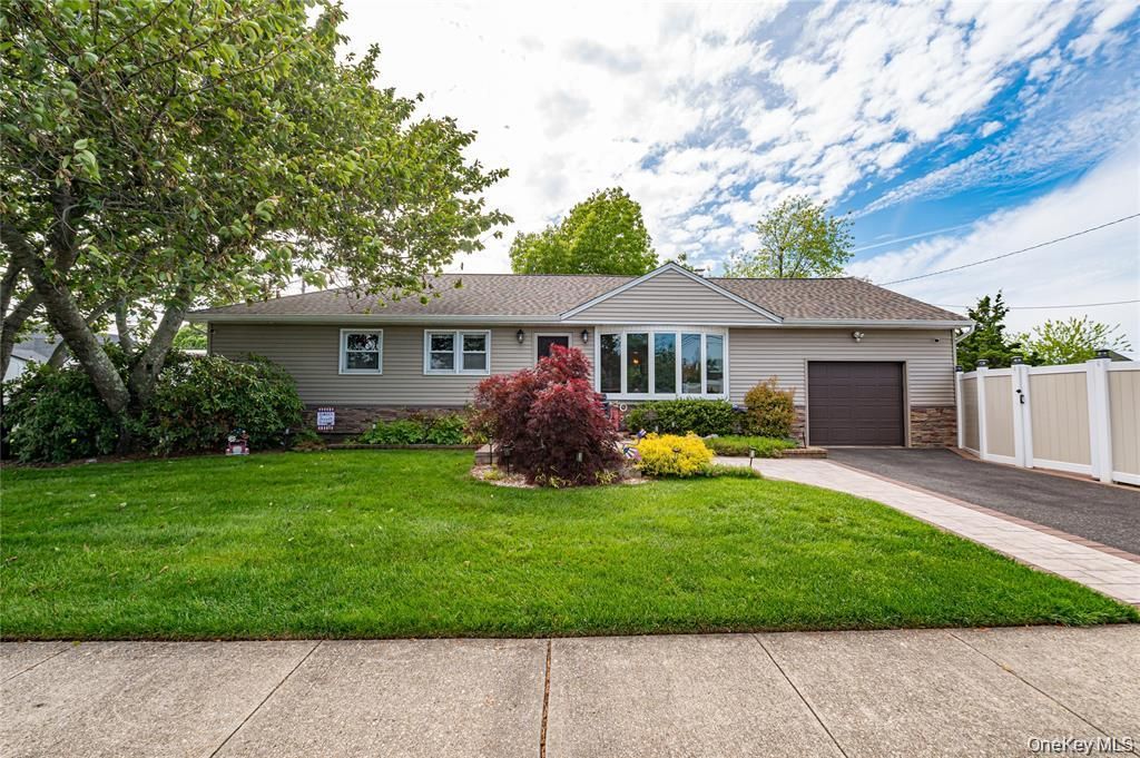 19 Buchanan Avenue, Amity Harbor, NY 11701