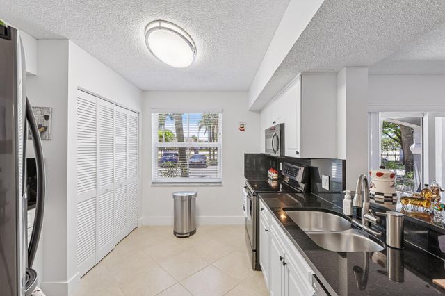 9625 NW 1st Court 11-101, Pembroke Pines, FL 33024