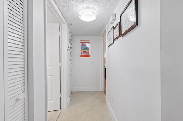 9625 NW 1st Court 11-101, Pembroke Pines, FL 33024
