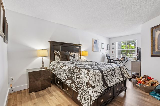 9625 NW 1st Court 11-101, Pembroke Pines, FL 33024