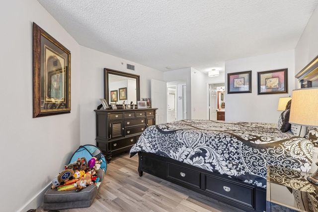 9625 NW 1st Court 11-101, Pembroke Pines, FL 33024