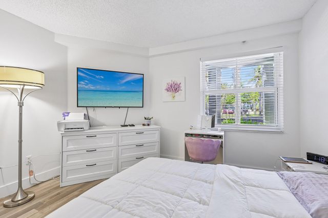 9625 NW 1st Court 11-101, Pembroke Pines, FL 33024