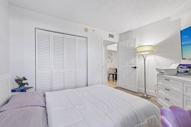 9625 NW 1st Court 11-101, Pembroke Pines, FL 33024