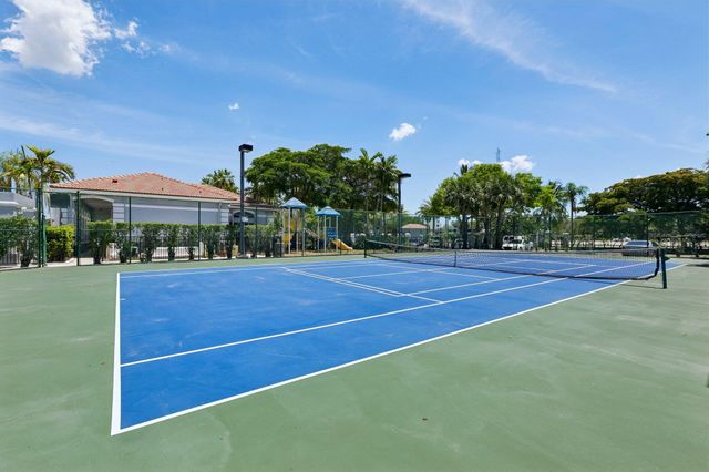 9625 NW 1st Court 11-101, Pembroke Pines, FL 33024