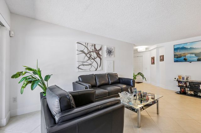9625 NW 1st Court 11-101, Pembroke Pines, FL 33024