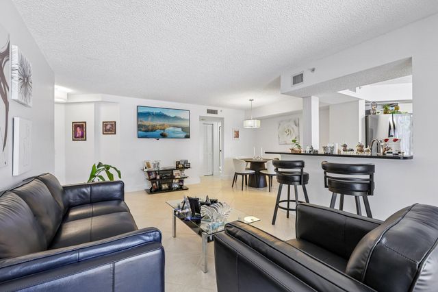 9625 NW 1st Court 11-101, Pembroke Pines, FL 33024